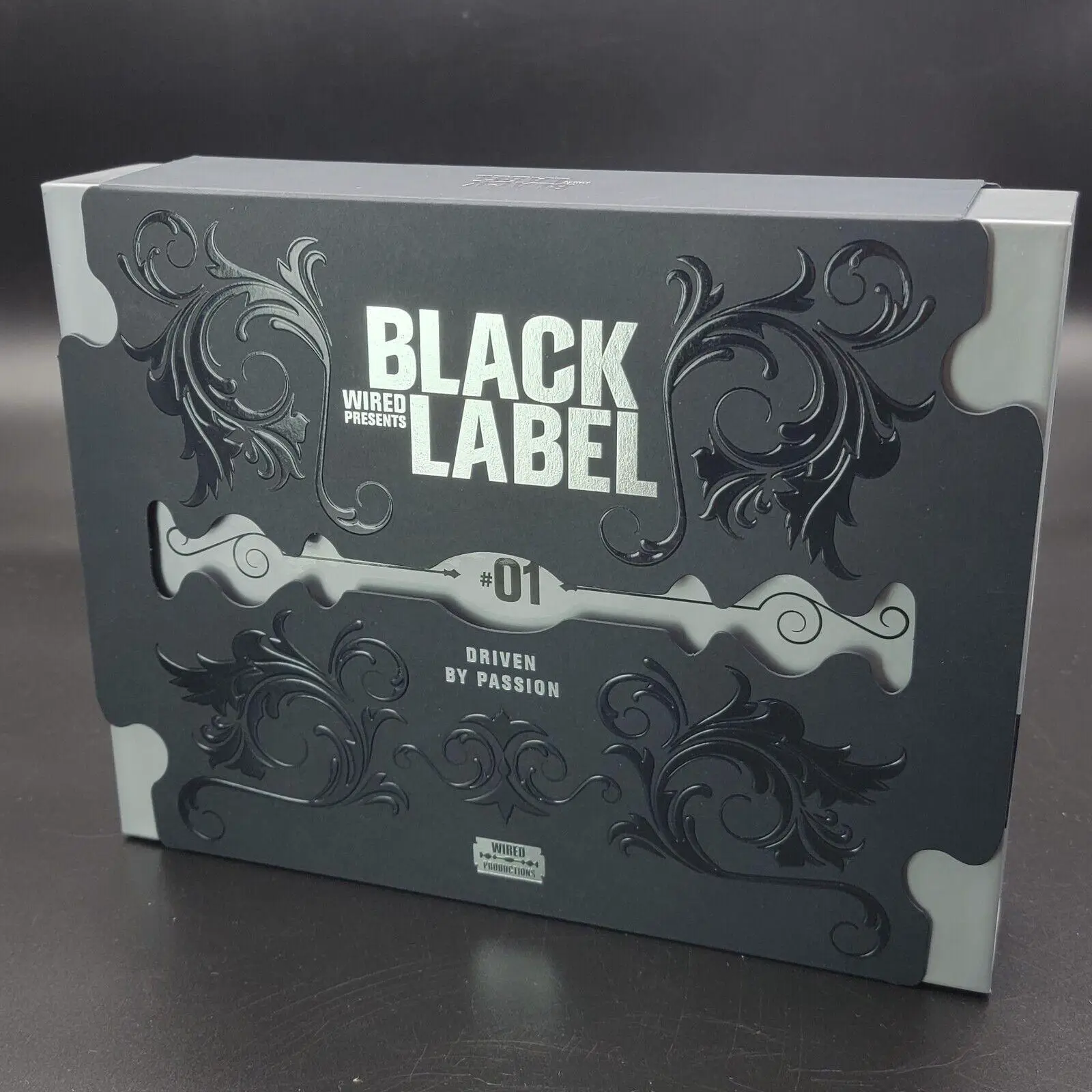 Capa de WIRED PRESENTS BLACK LABEL #01: VICTOR VRAN